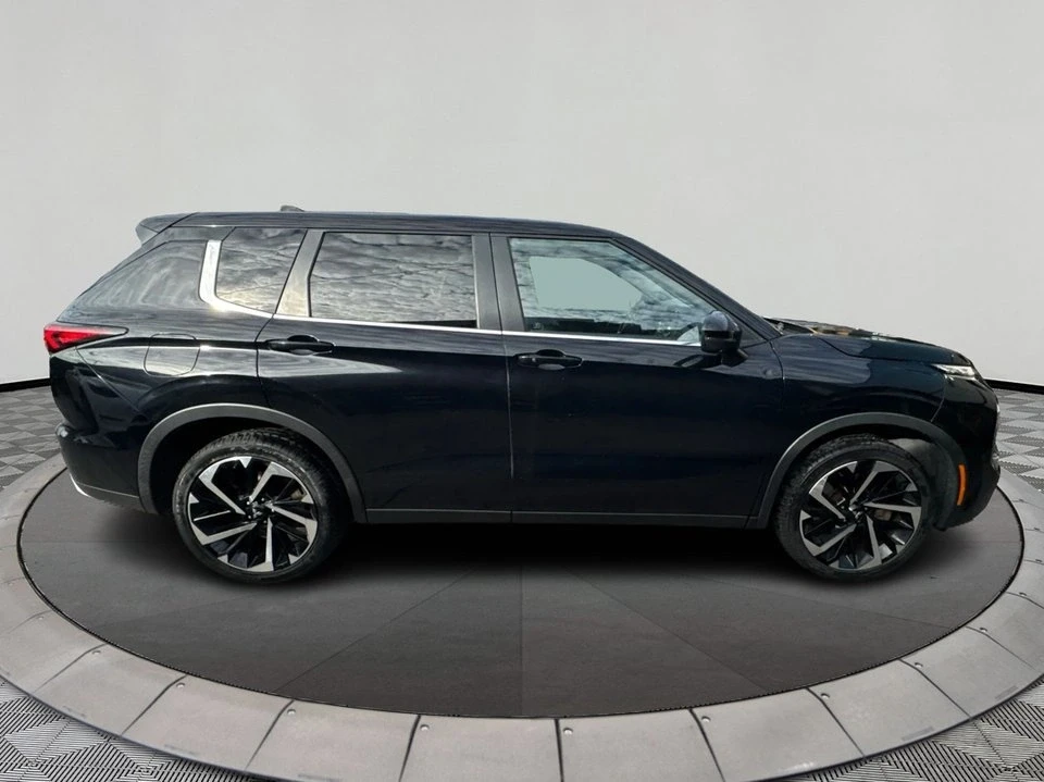 2022 Mitsubishi Outlander - Image 4 of 19