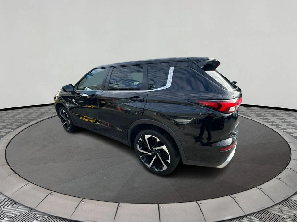 2022 Mitsubishi Outlander - Image 7 of 19