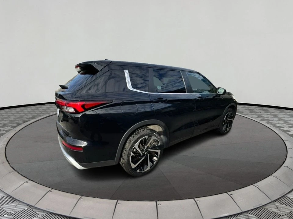 2022 Mitsubishi Outlander - Image 5 of 19