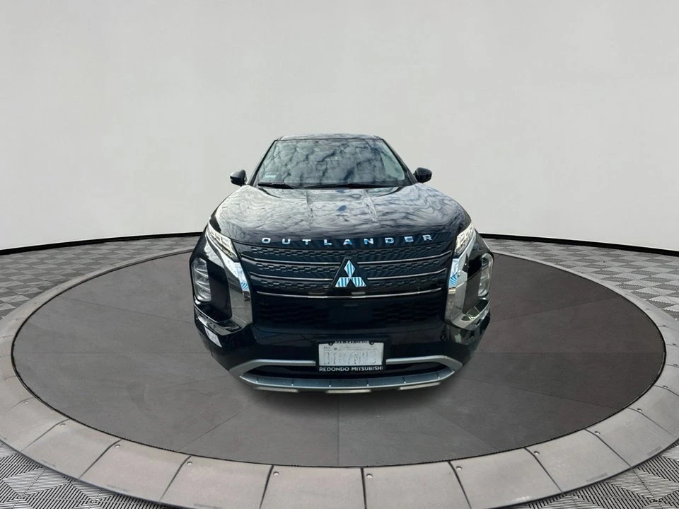 2022 Mitsubishi Outlander - Image 2 of 19