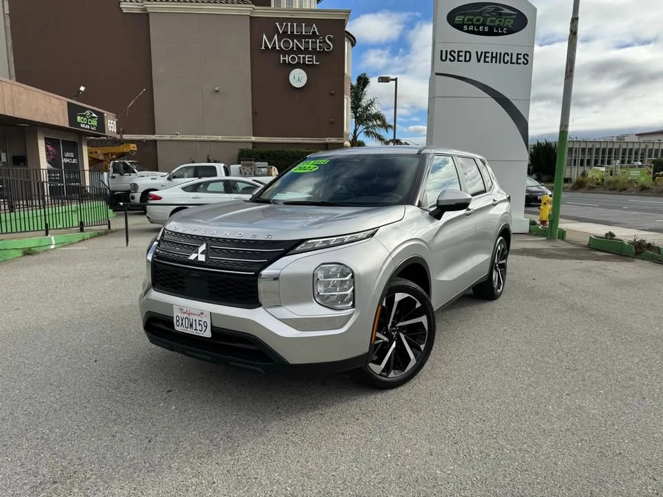 2022 Mitsubishi Outlander - Image 2 of 7