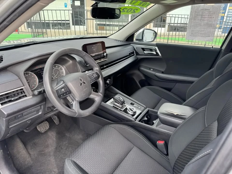 2022 Mitsubishi Outlander - Image 5 of 7