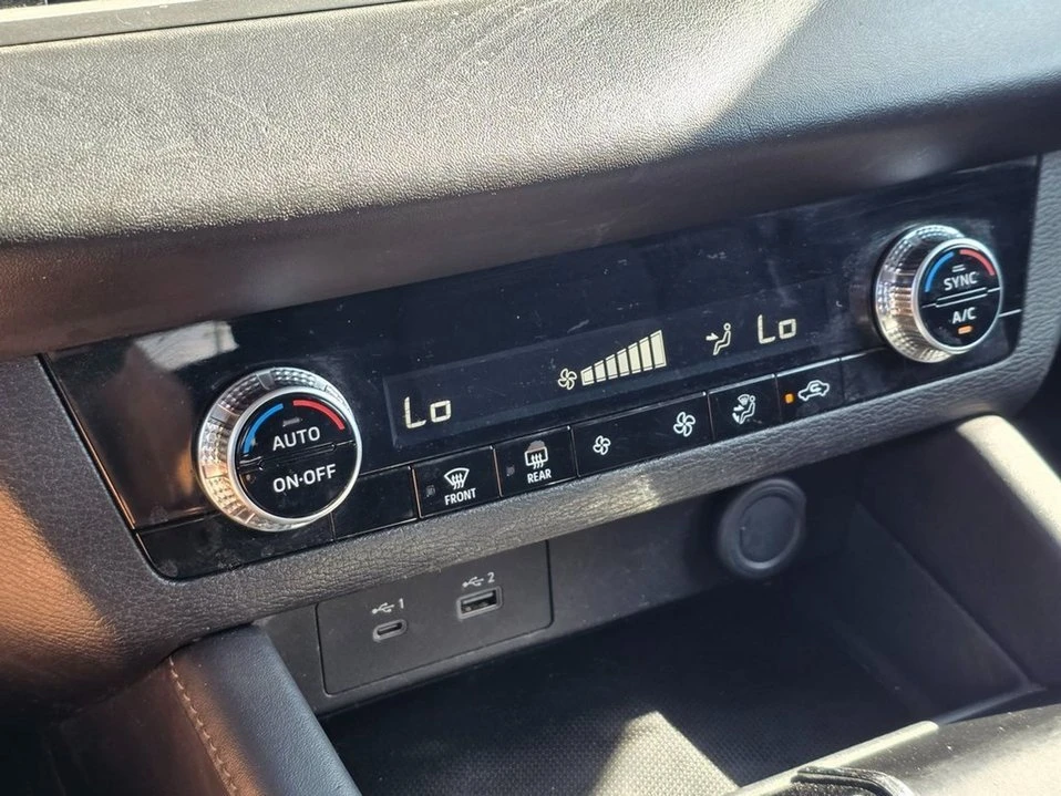 2022 Mitsubishi Outlander - Image 10 of 11