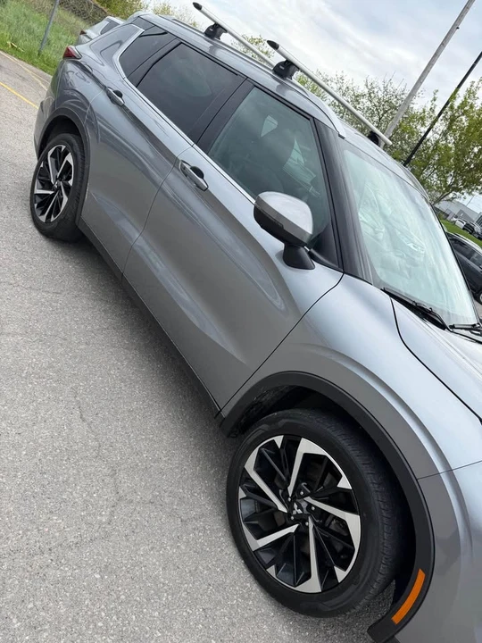 2022 Mitsubishi Outlander - Image 2 of 6