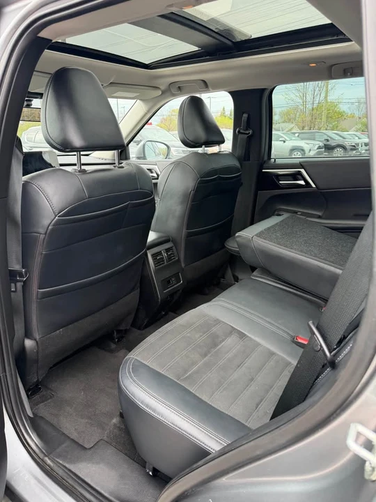 2022 Mitsubishi Outlander - Image 6 of 6