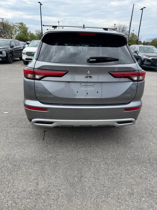 2022 Mitsubishi Outlander - Image 4 of 6