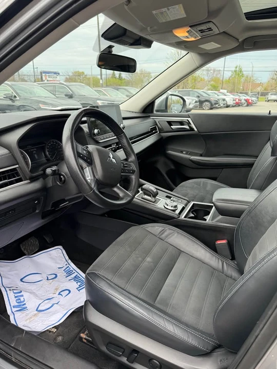 2022 Mitsubishi Outlander - Image 5 of 6