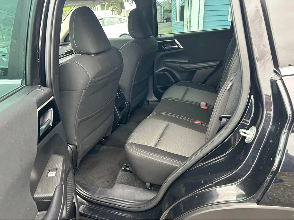 2022 Mitsubishi Outlander - Image 12 of 16