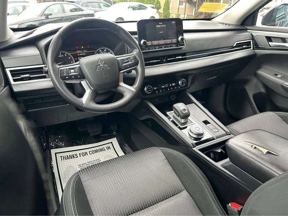 2022 Mitsubishi Outlander - Image 14 of 16