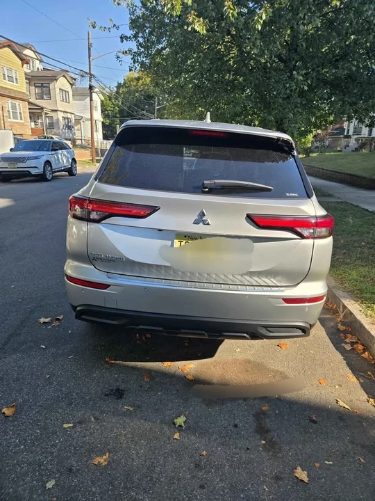 2022 Mitsubishi Outlander - Image 4 of 17
