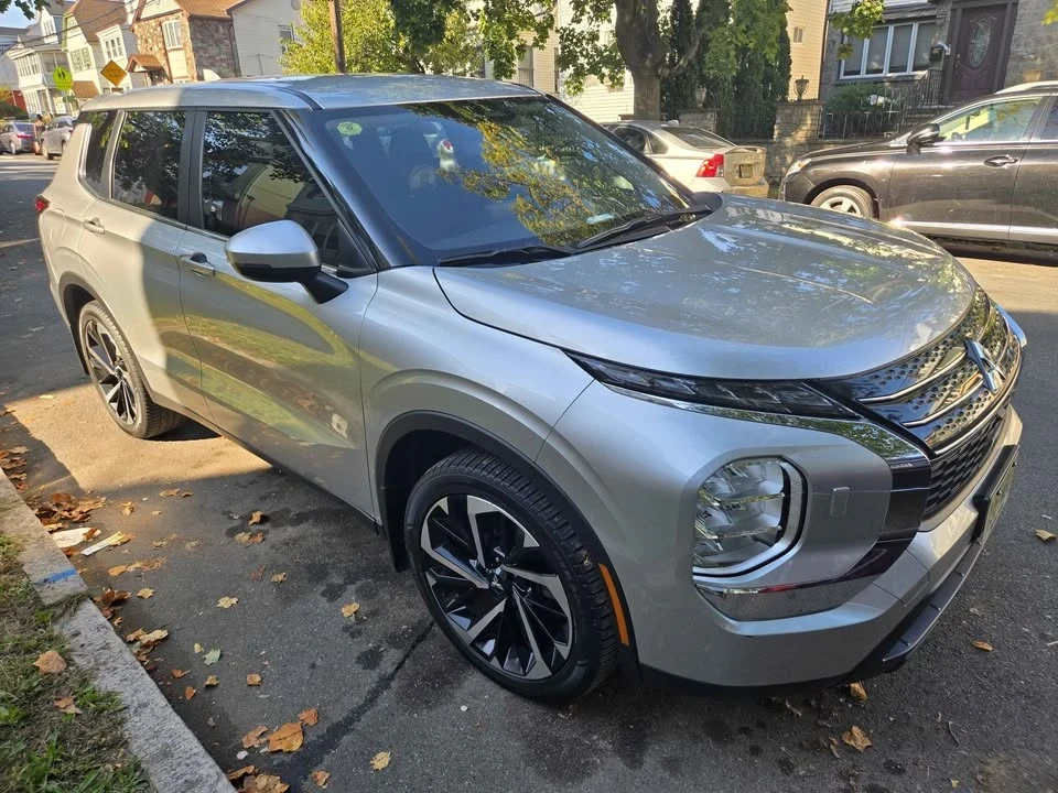 2022 Mitsubishi Outlander - Image 6 of 17