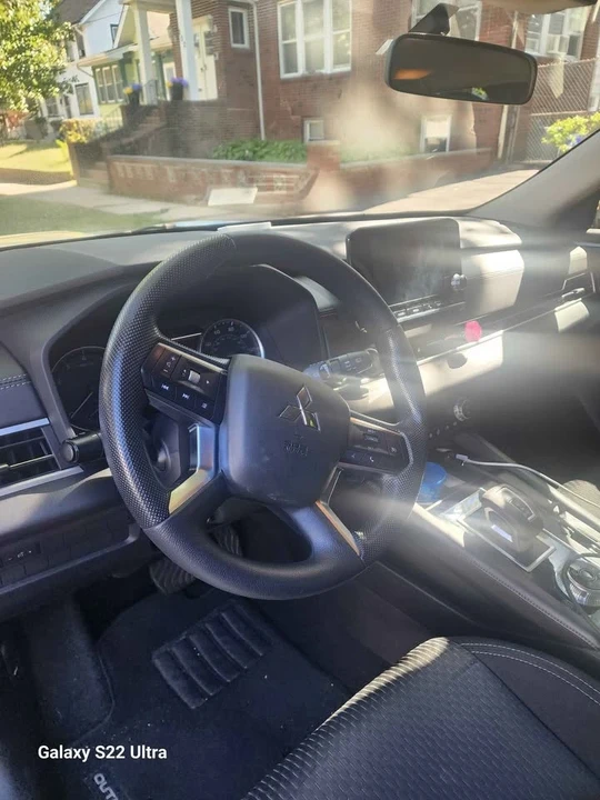 2022 Mitsubishi Outlander - Image 10 of 17