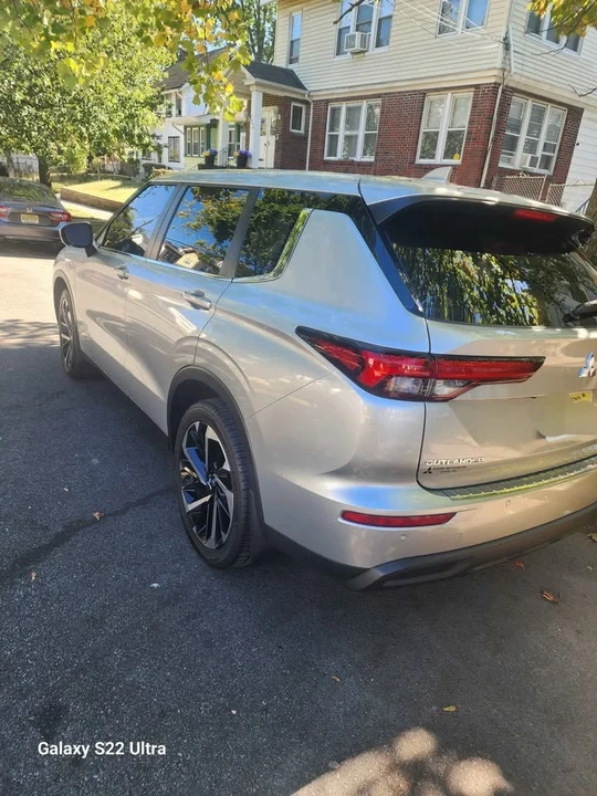 2022 Mitsubishi Outlander - Image 9 of 17