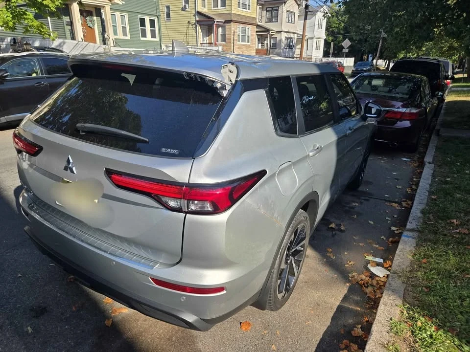 2022 Mitsubishi Outlander - Image 5 of 17
