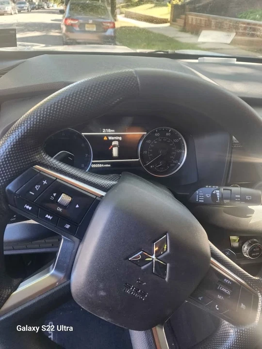 2022 Mitsubishi Outlander - Image 11 of 17