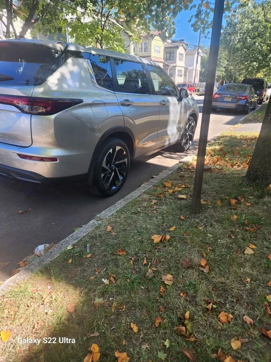2022 Mitsubishi Outlander - Image 8 of 17