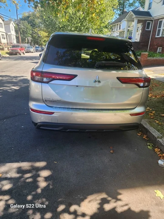 2022 Mitsubishi Outlander - Image 7 of 17