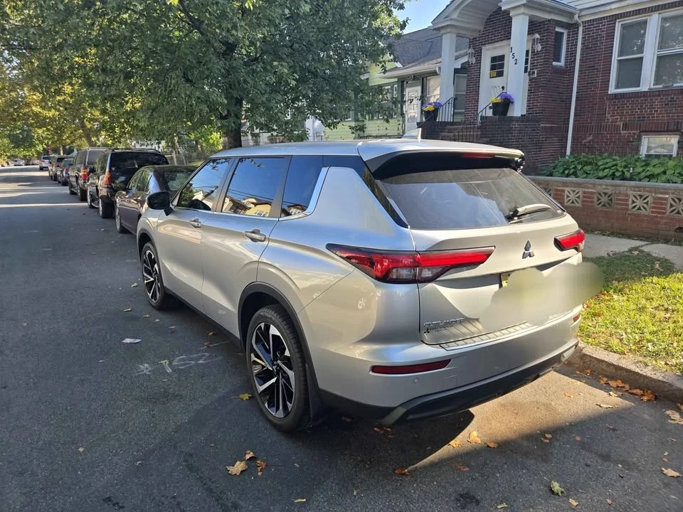 2022 Mitsubishi Outlander - Image 3 of 17