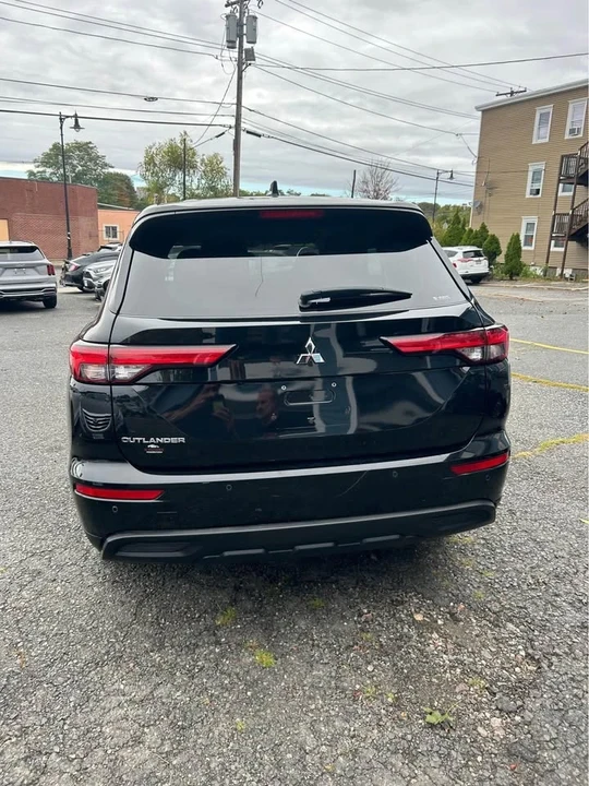 2022 Mitsubishi Outlander - Image 16 of 16