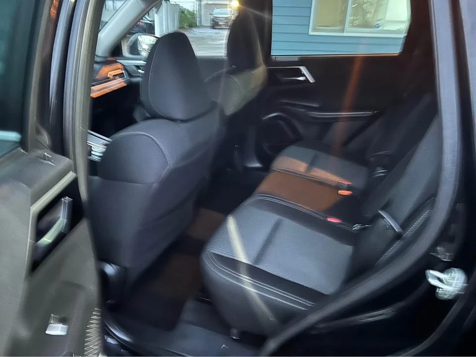 2022 Mitsubishi Outlander - Image 9 of 11