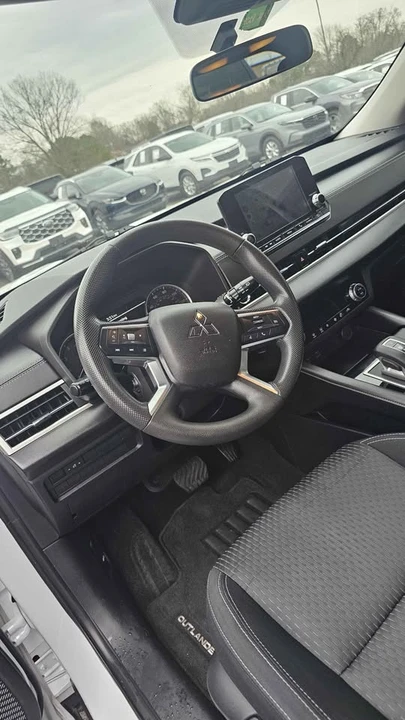 2022 Mitsubishi Outlander - Image 12 of 12