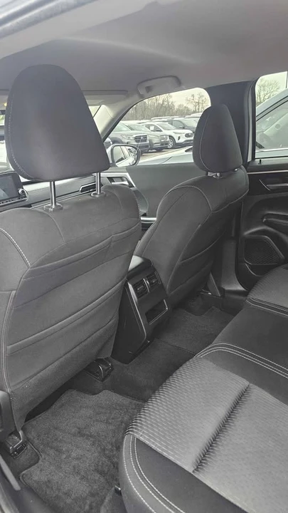 2022 Mitsubishi Outlander - Image 6 of 12