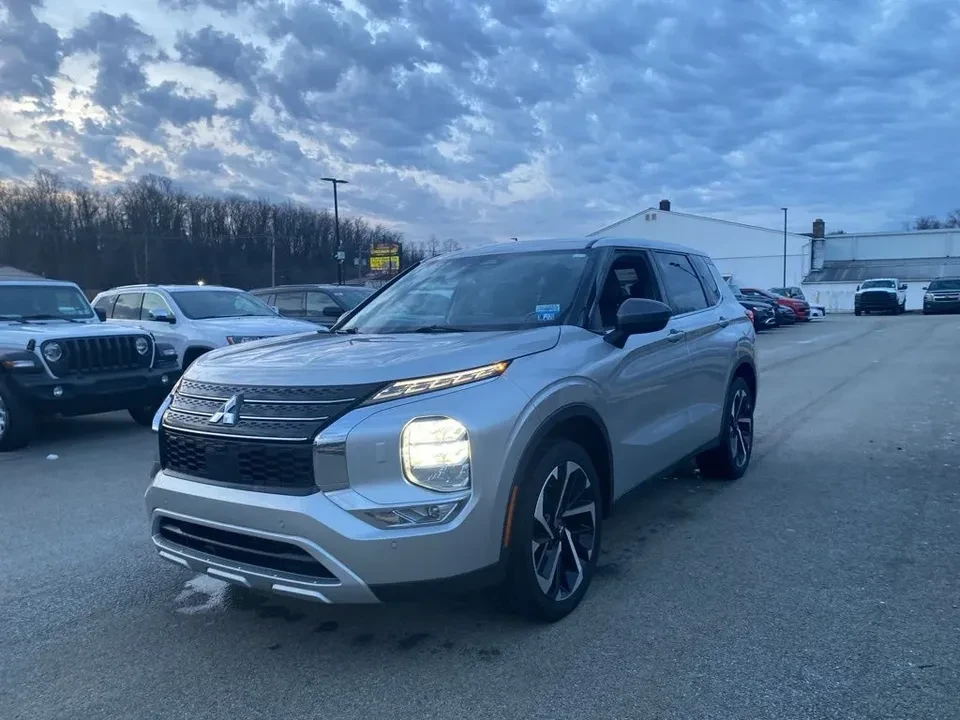 2022 Mitsubishi Outlander - Image 5 of 13