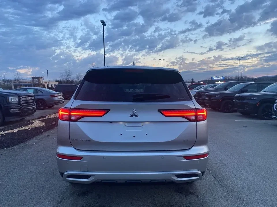 2022 Mitsubishi Outlander - Image 3 of 13