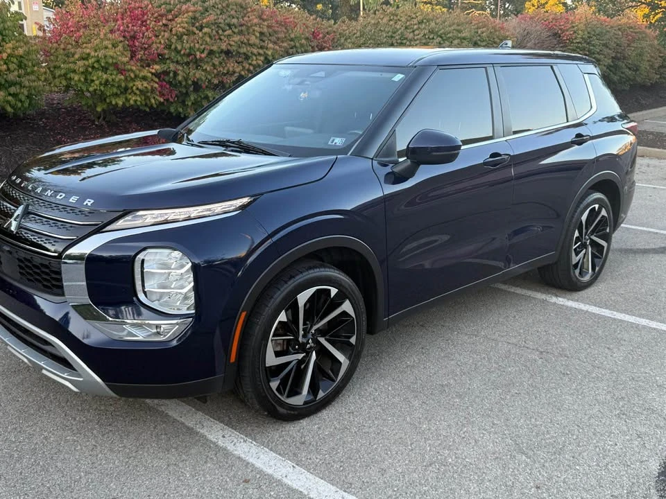 2022 Mitsubishi Outlander - Image 2 of 15