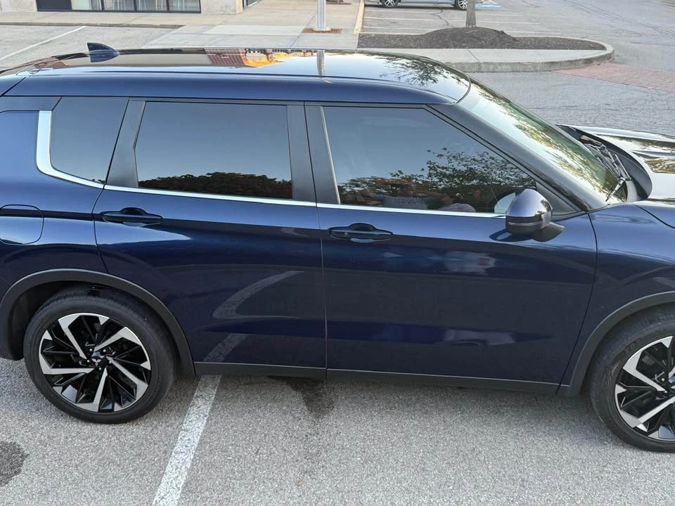 2022 Mitsubishi Outlander - Image 4 of 15