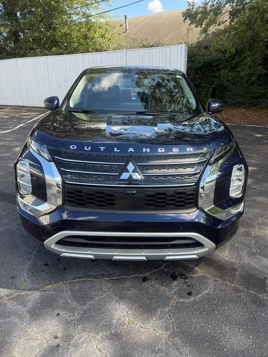 2022 Mitsubishi Outlander - Image 2 of 16