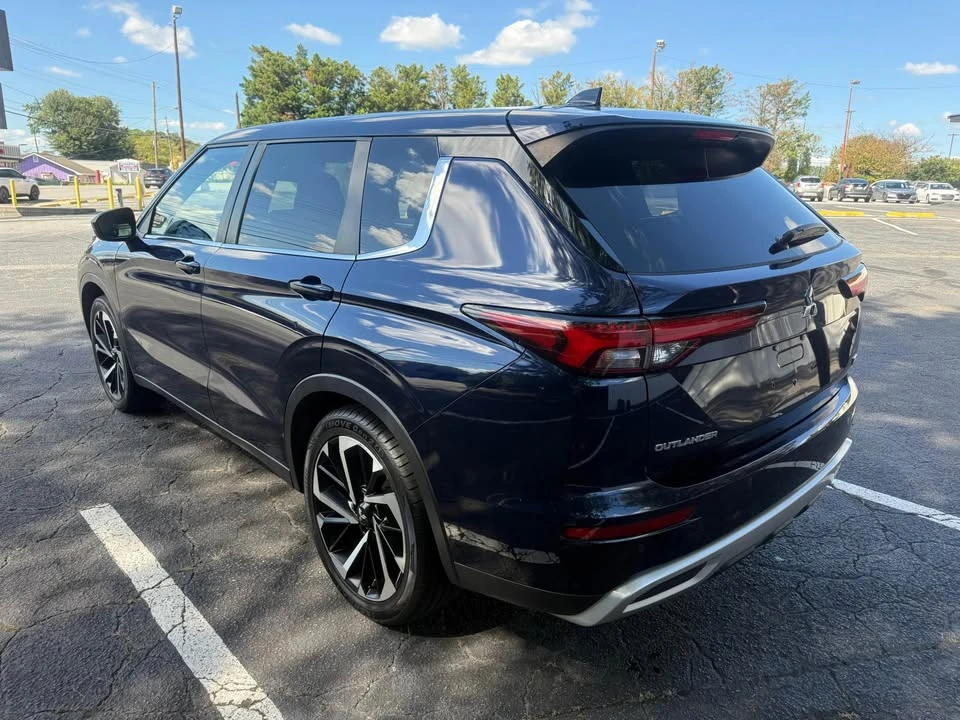 2022 Mitsubishi Outlander - Image 3 of 16