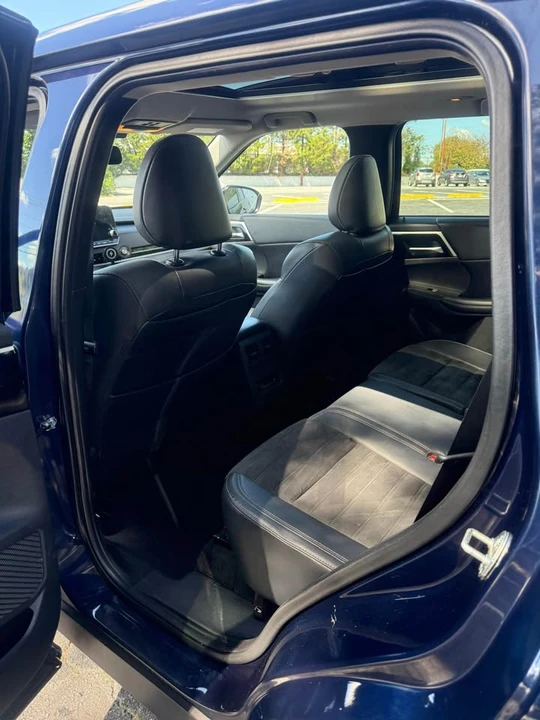 2022 Mitsubishi Outlander - Image 10 of 16