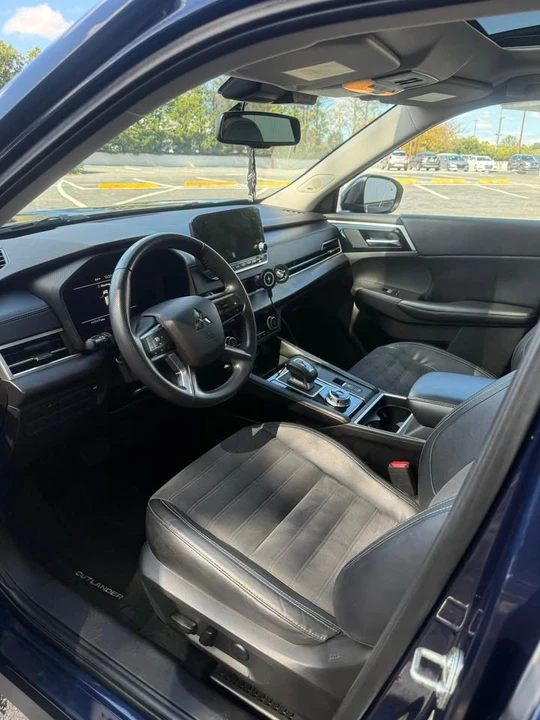 2022 Mitsubishi Outlander - Image 8 of 16