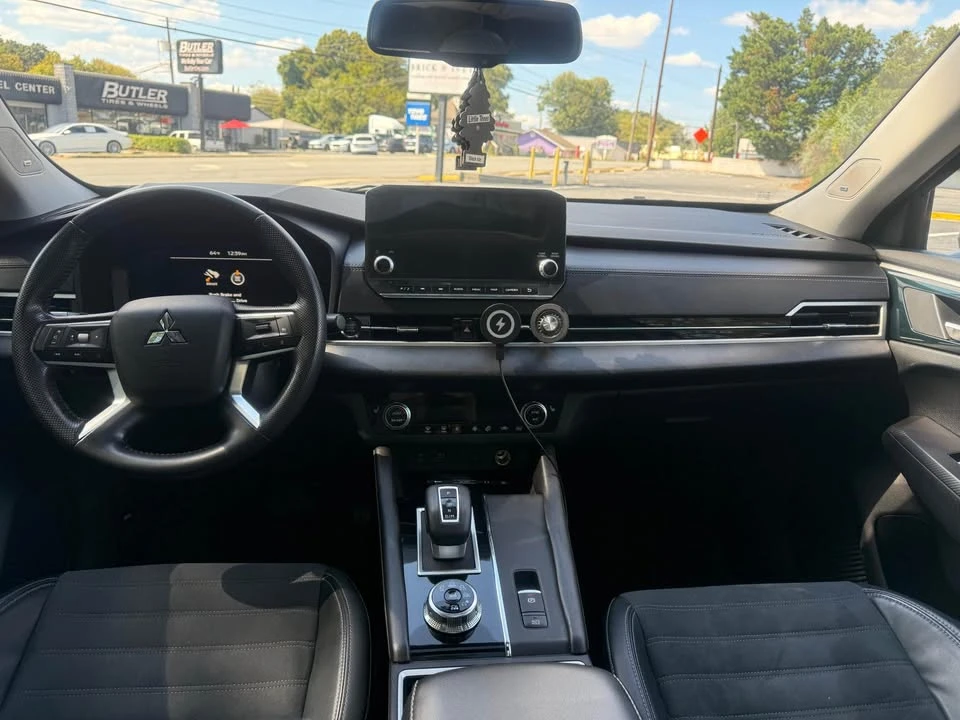 2022 Mitsubishi Outlander - Image 14 of 16