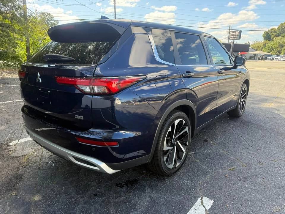 2022 Mitsubishi Outlander - Image 4 of 16