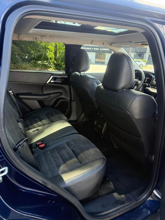 2022 Mitsubishi Outlander - Image 11 of 16