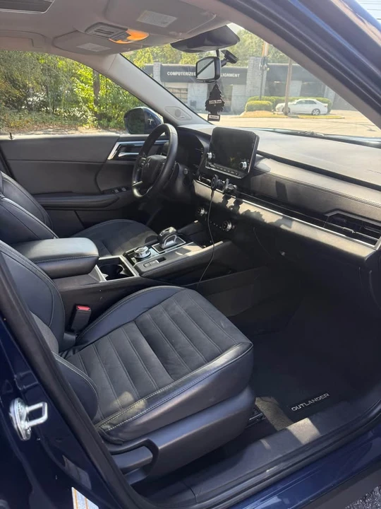 2022 Mitsubishi Outlander - Image 9 of 16