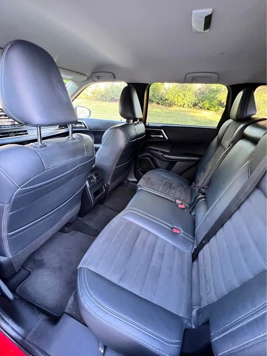 2022 Mitsubishi Outlander - Image 7 of 11