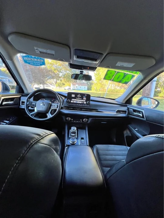 2022 Mitsubishi Outlander - Image 6 of 11