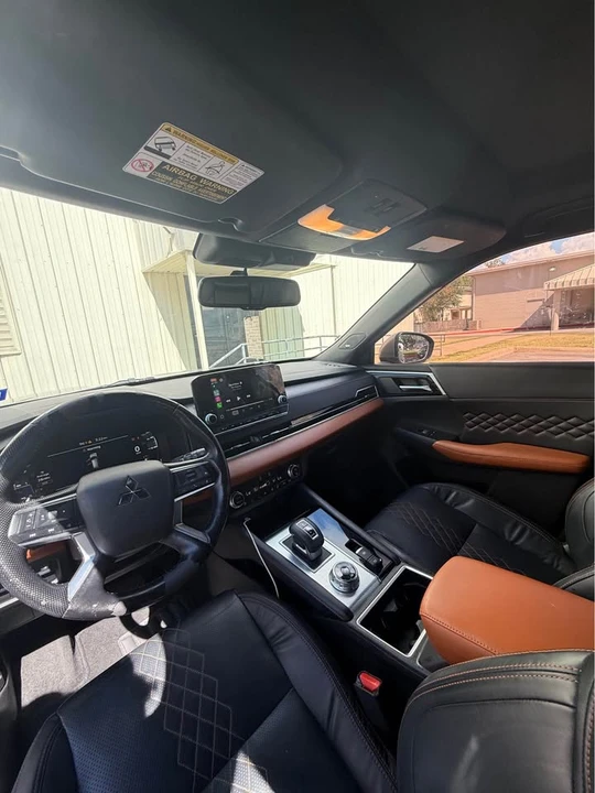 2022 Mitsubishi Outlander - Image 3 of 3