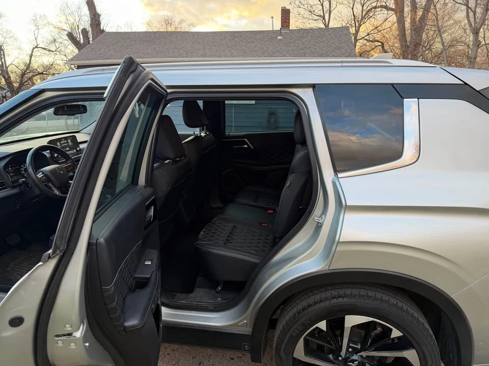 2022 Mitsubishi Outlander - Image 11 of 20