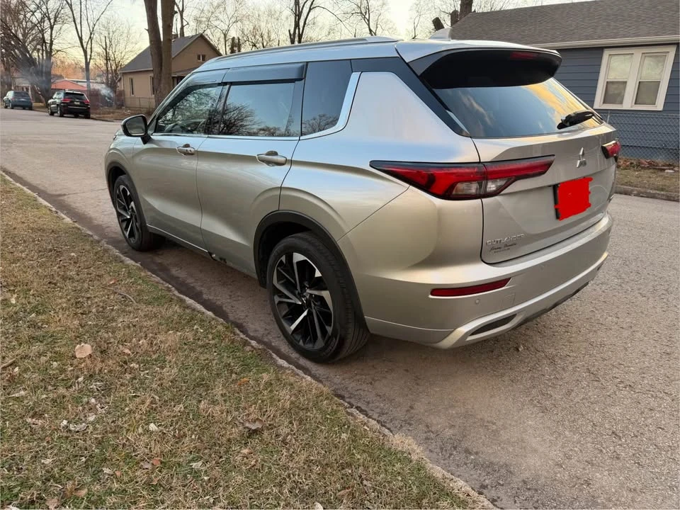 2022 Mitsubishi Outlander - Image 4 of 20