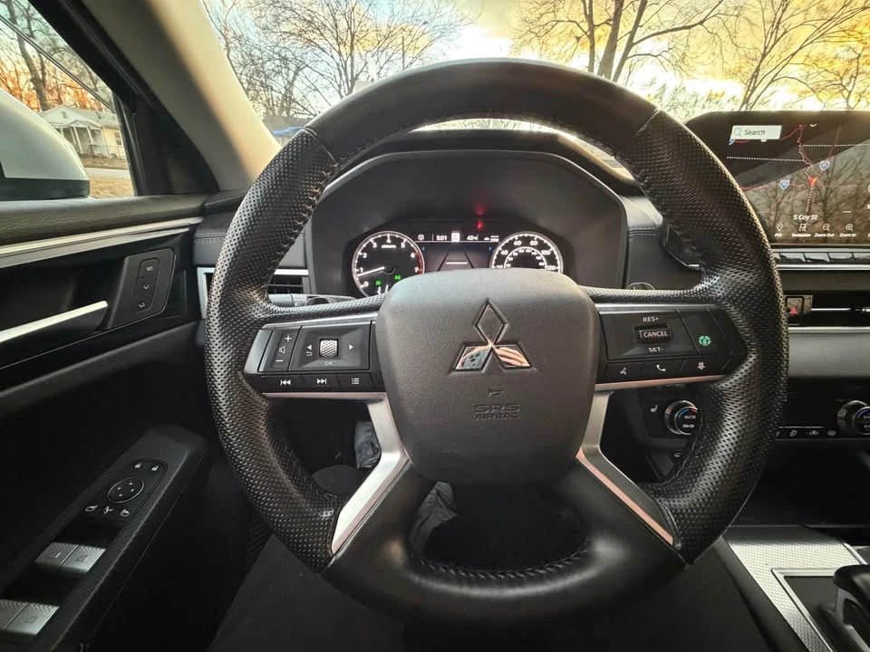 2022 Mitsubishi Outlander - Image 18 of 20