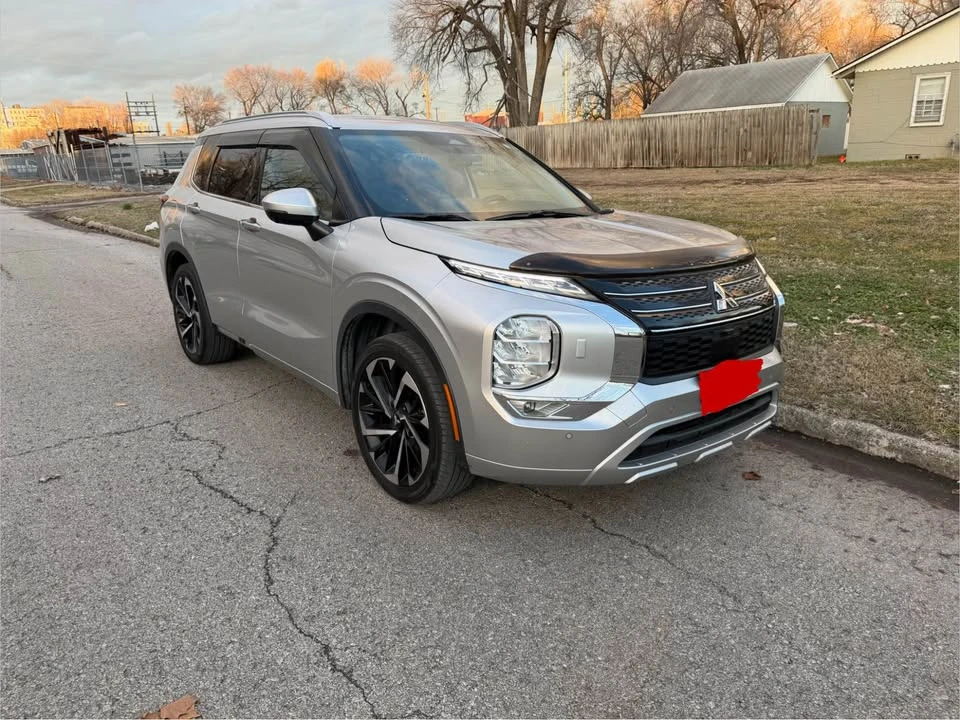 2022 Mitsubishi Outlander - Image 8 of 20