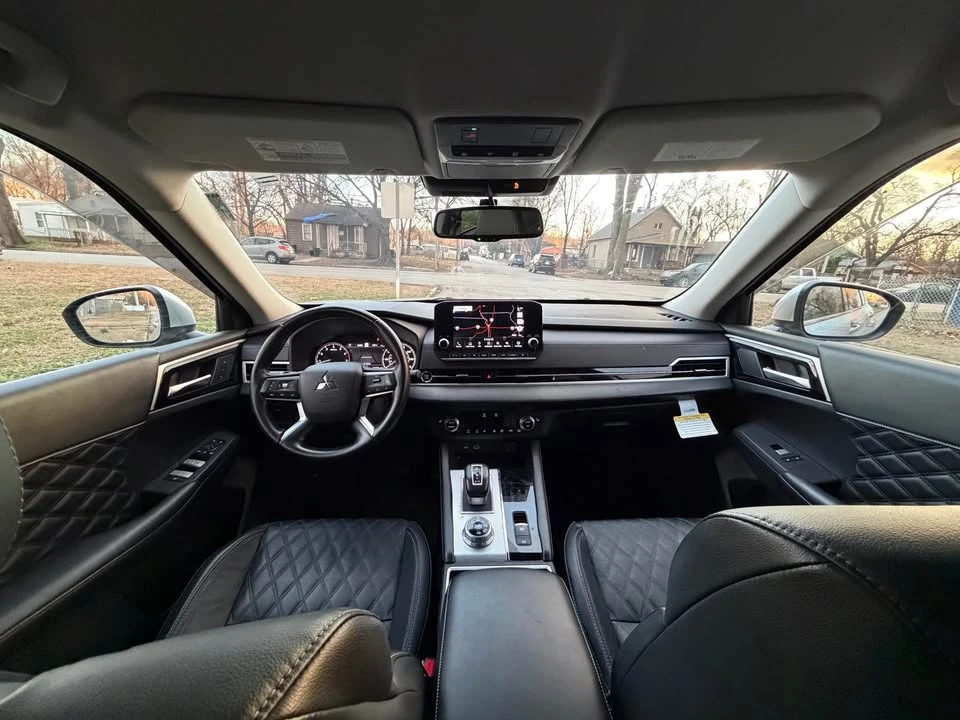 2022 Mitsubishi Outlander - Image 15 of 20