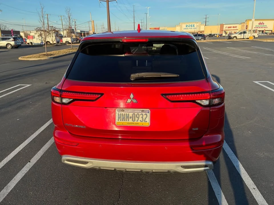 2022 Mitsubishi Outlander - Image 5 of 8