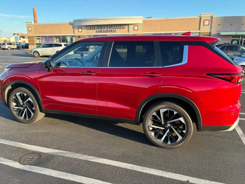 2022 Mitsubishi Outlander - Image 3 of 8