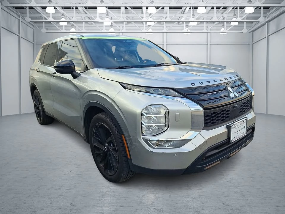 2022 Mitsubishi Outlander - Image 3 of 4