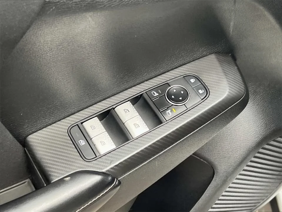 2022 Mitsubishi Outlander - Image 11 of 18
